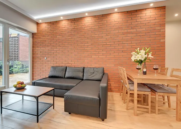 Central Apartment - Free Private Parking