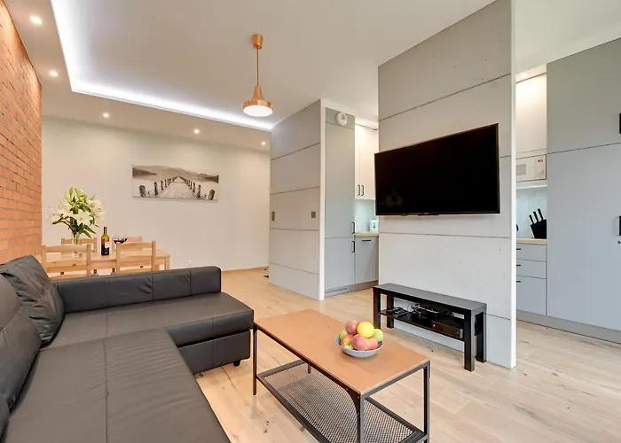 Central Apartment - Free Private Parking