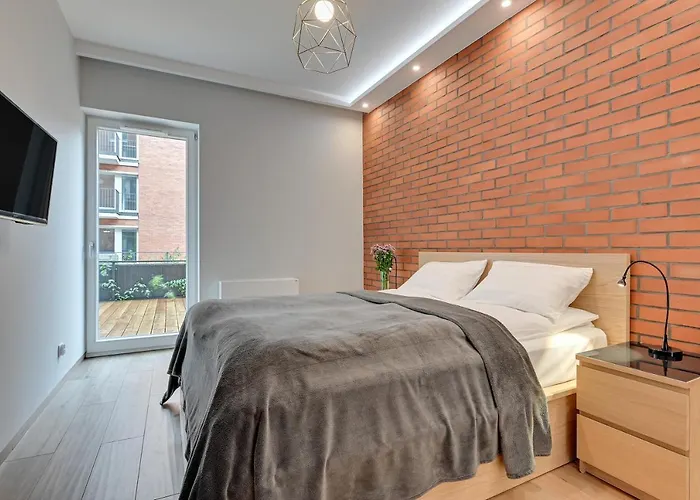 Central Apartment - Free Private Parking