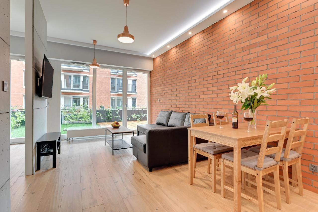 Apartment - Free Private Parking *