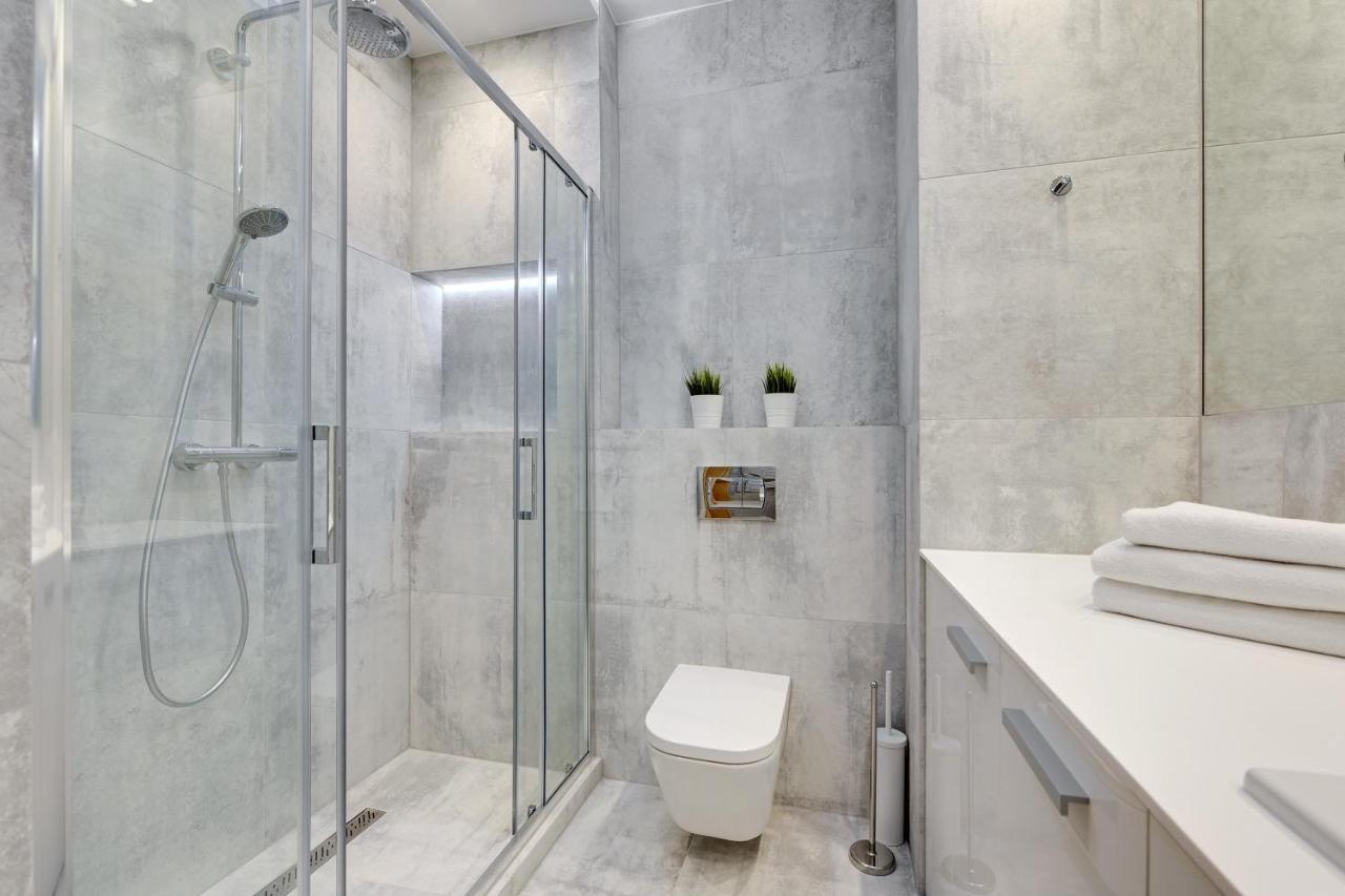 - Free Private Parking Apartment